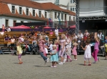 tanzende Kinder auf dem Konzert in der Kulturarena